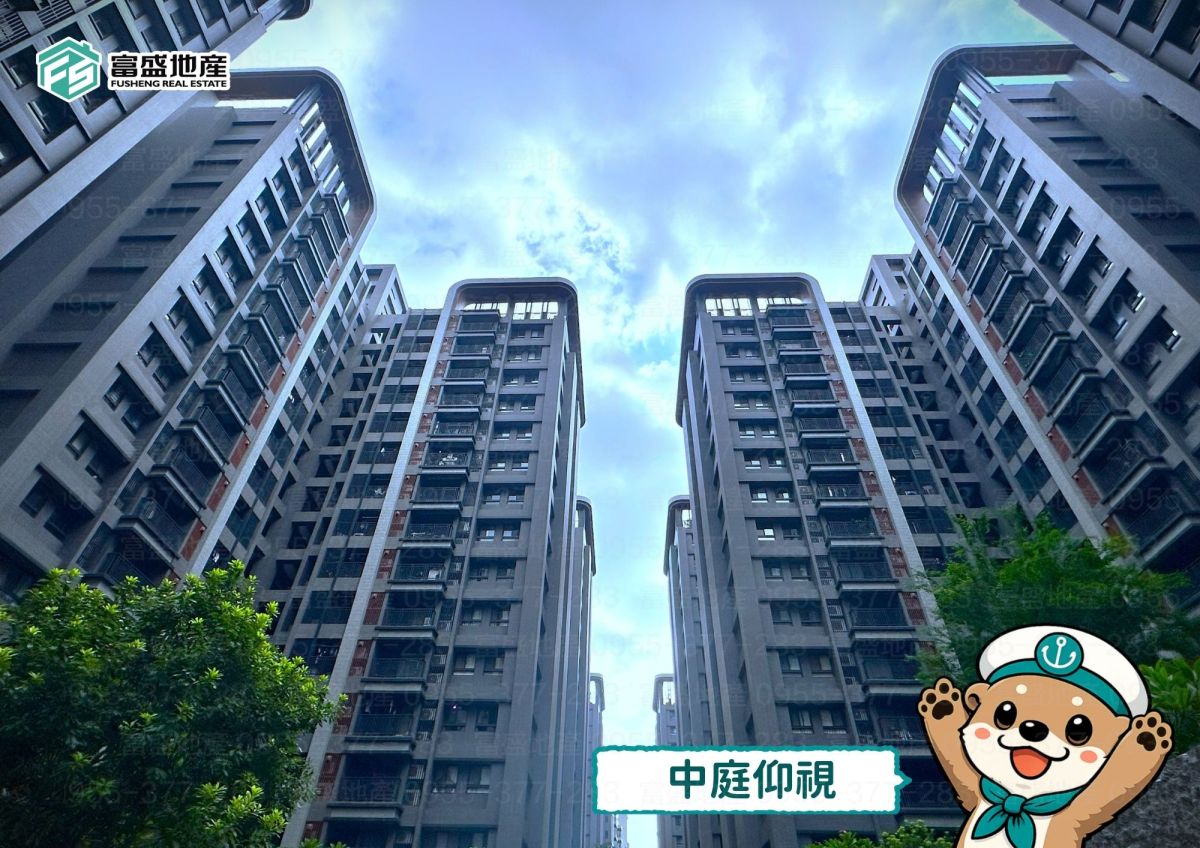 總太心之所向 公設實景照 中庭仰視 兩側15層立面與前景喬木｜北屯建案 棟距 採光