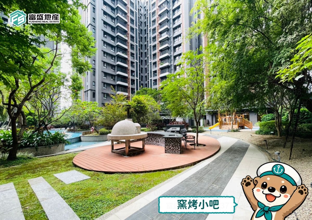 總太聚作 公設實照 窯烤小吧 泳池畔圓頂石造窯爐與吧檯椅｜北屯建案 總太建案 公設