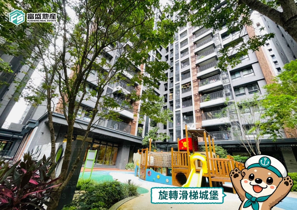 總太聚作 公設實照 旋轉滑梯城堡 木構攀爬繩網與彩色安全地墊｜北屯建案 親子公設